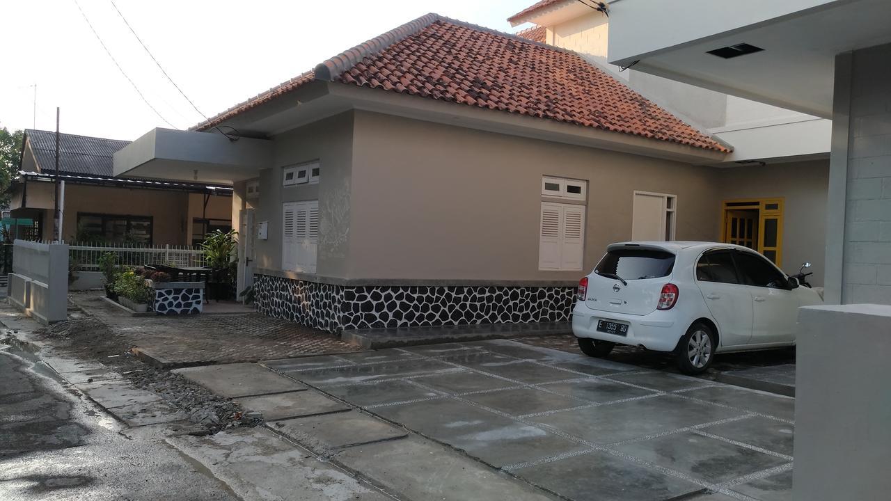 فندق تْشيريبونفي  Roemah Kesambi المظهر الخارجي الصورة